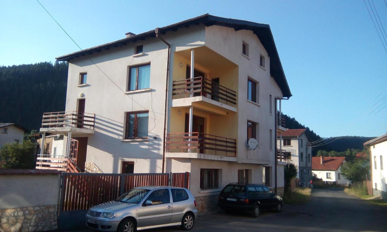 Guest House Lorian Madzhare Buitenkant foto