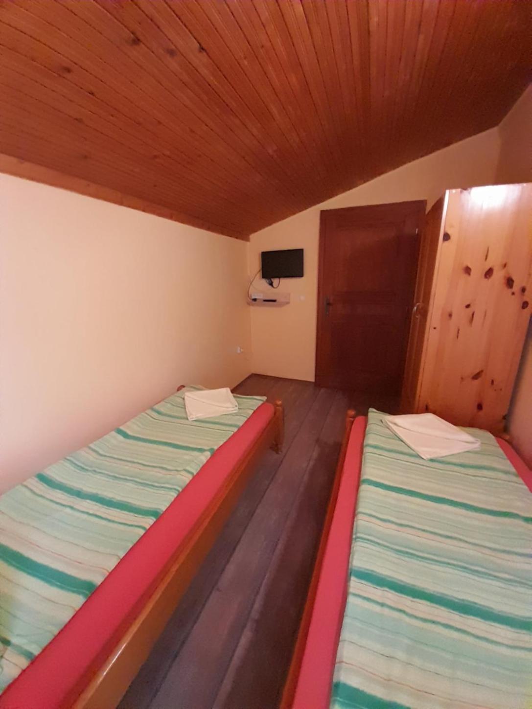Guest House Lorian Madzhare Buitenkant foto
