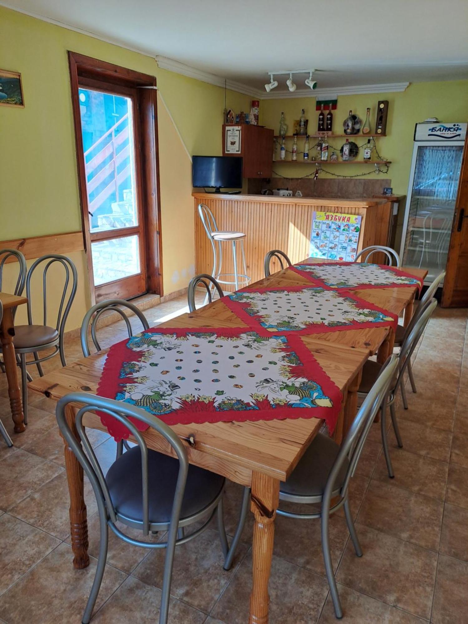 Guest House Lorian Madzhare Buitenkant foto