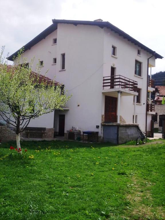 Guest House Lorian Madzhare Buitenkant foto
