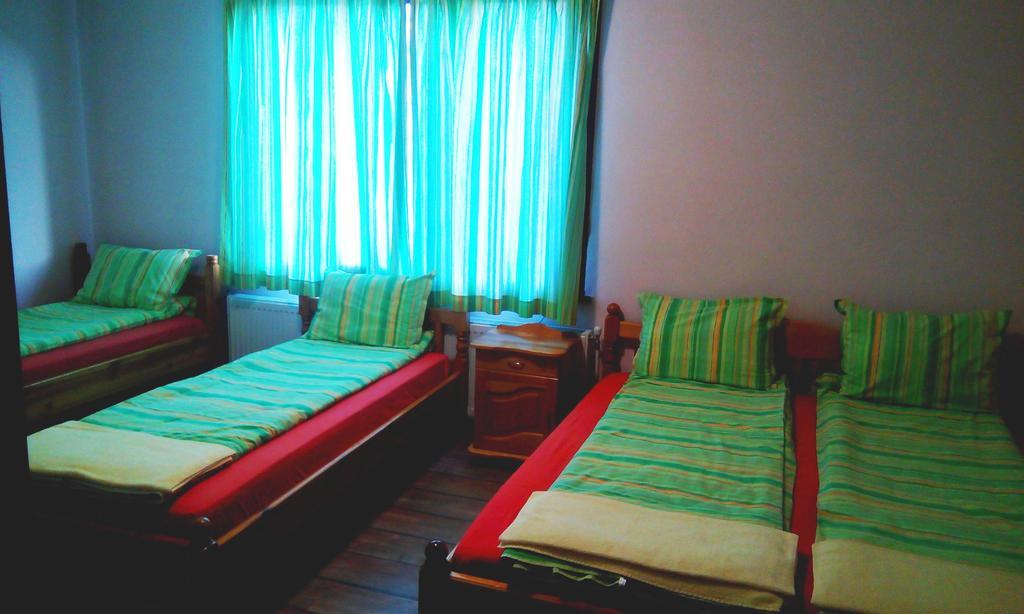 Guest House Lorian Madzhare Buitenkant foto