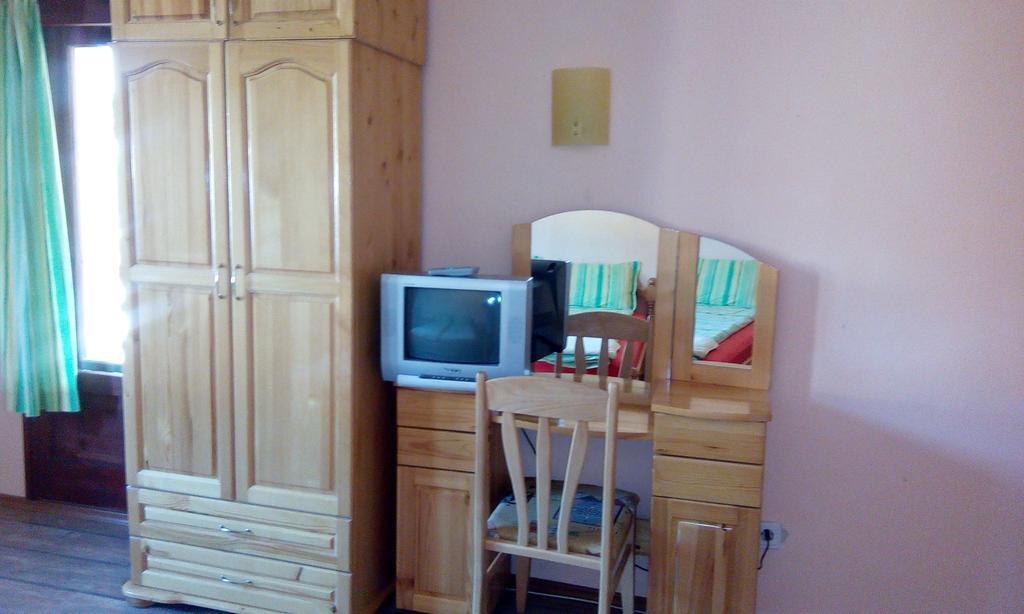 Guest House Lorian Madzhare Buitenkant foto