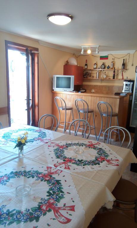 Guest House Lorian Madzhare Buitenkant foto